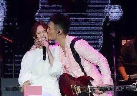  这次|李荣浩的新歌又来了，这次只有9个字