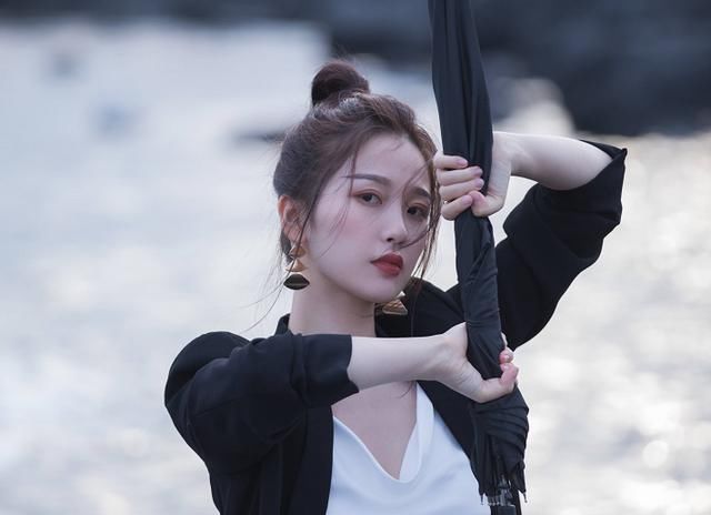  推掉|《中餐厅》被虞书欣方推掉后，将迎来人气“小花”，还成常驻嘉宾