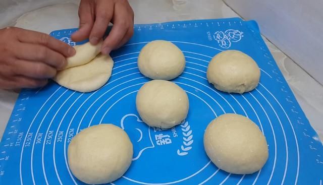  面包|面包这样做才好吃，加4个鸡蛋，蓬松暄软又香甜，学会能开店了