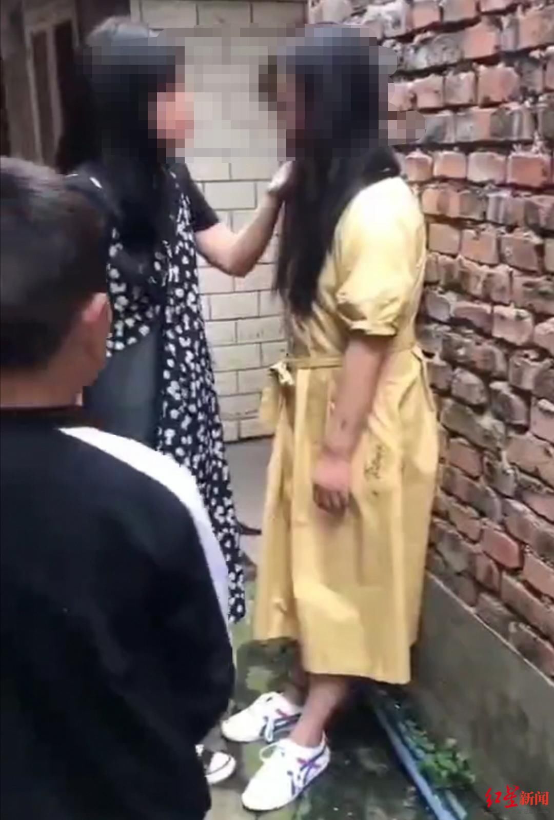未成年|乐山未成年女孩遭7人欺凌并拍视频警方通报：已介入调查