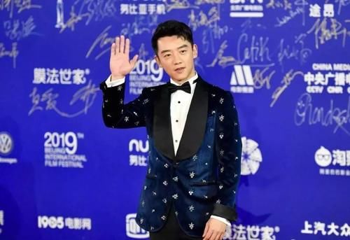  成名|郑恺怎么火起来的？一个屁的成名之路