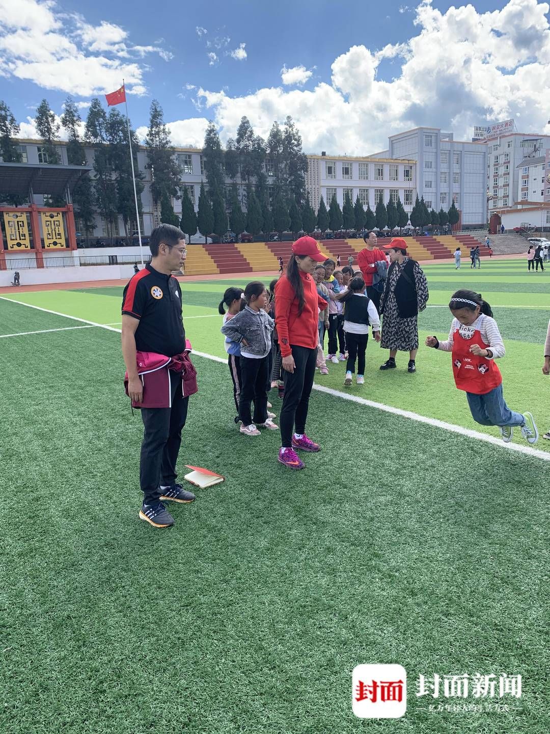 放飞|大凉山放飞绿茵梦！四川组建全国首支彝族女子足球队