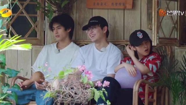  实力|《向往的生活》张子枫只吃蛋黄，被张绍刚说教，彭昱畅实力护妹！