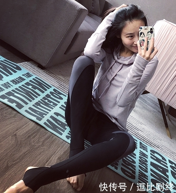 紧身|紧身打底裤：甜美清新的打扮，年轻显气质！