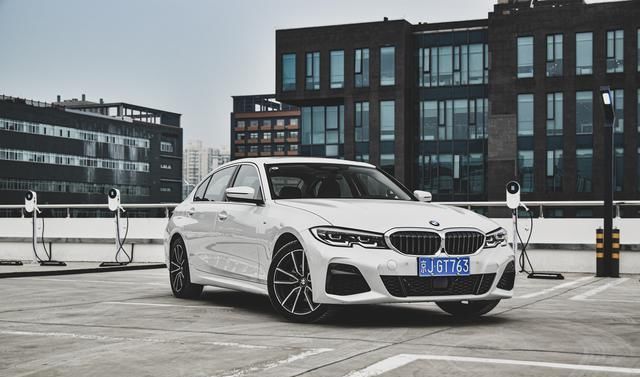  逃不出|逃不出“真香”定律！最便宜的宝马3系长轴版，开起来什么感觉？