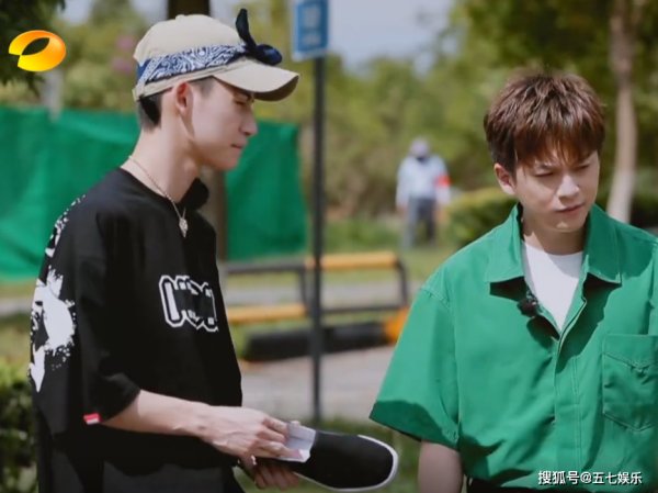  扑街|原创《新手驾到》评分扑街，周深吴宣仪带不动？不，观众骂的是这个！