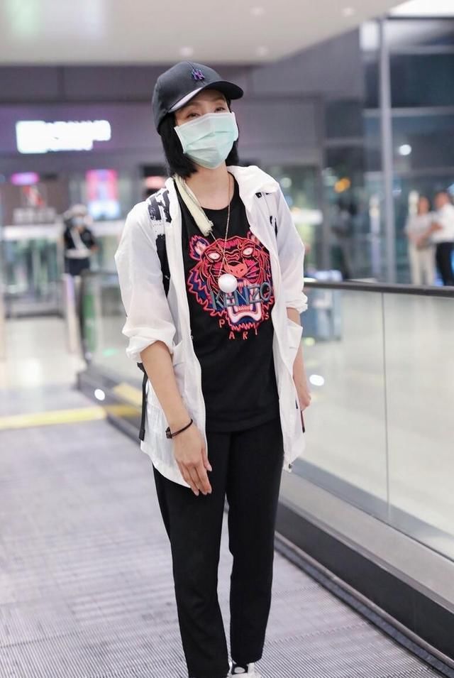 搭配|陶虹也太会穿衣了,将连体裤搭"皮肤衣",腿长直逼一米八