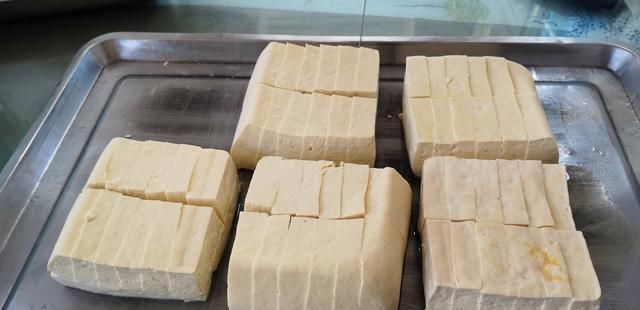 用料|盐卤豆腐干教你这样做，食材用料都简单，晒上一天能吃3个月