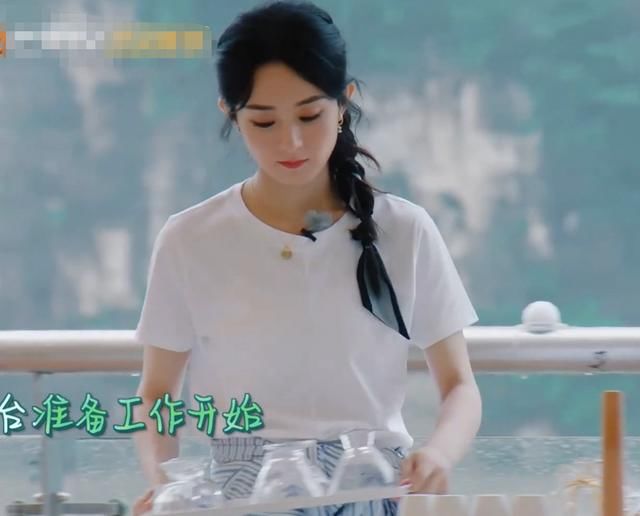  拍到|中餐厅合伙人下游船揽客，镜头却拍到岸边的救护车，令人点赞