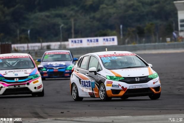 转向|601号赛车被撞，轮圈缺一块还能完赛。818号赛车突然无法转向