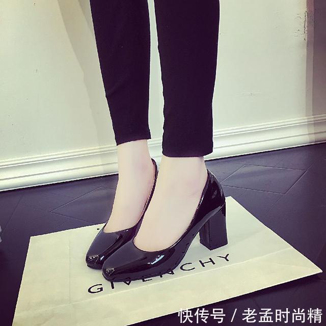  显示|高跟鞋不同的颜色显示出不同的气场，你是热情似火的那款吗