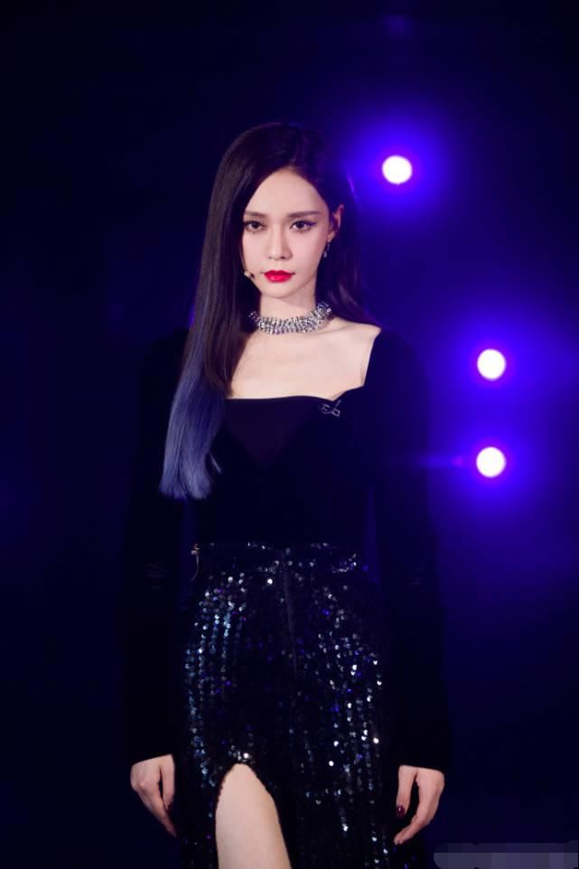  姐姐|吴昕回忆妈妈下岗蹲地上哭，抹泪哭诉：我必须要努力让家里条件变好