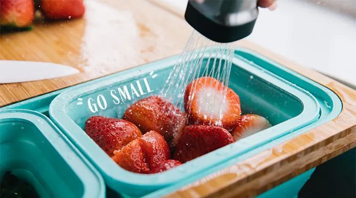  备菜|把砧板挖两个洞，切洗滤一次完成，备菜也可以很轻松