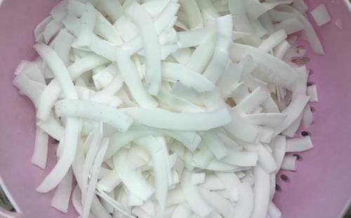  椰子|它是“维C之王”，皮肤黑要多吃，抑制黑色素生成，扔了太可惜