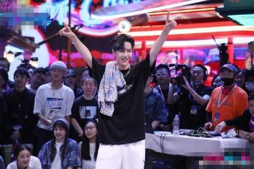  全场|王一博荷尔蒙爆发，燃炸全场，钢铁直男无视女舞者“放电”