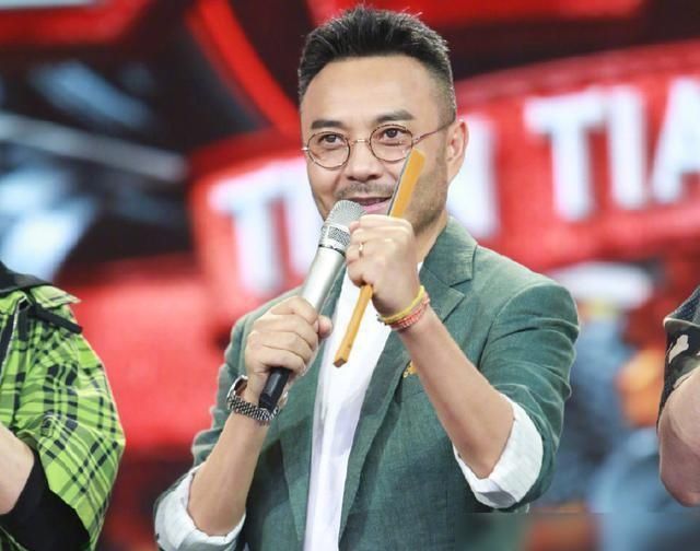 大张伟|天天向上王一博喝莲藕汤表情失控笑出皱纹,大张伟傻眼汪涵制止