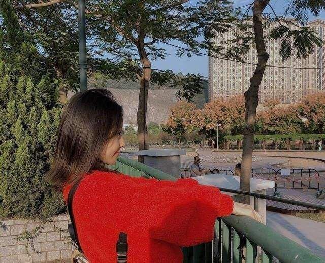  参加|冯提莫联合众大牌明星参加江苏卫视综艺节目，观众：当家小花旦！