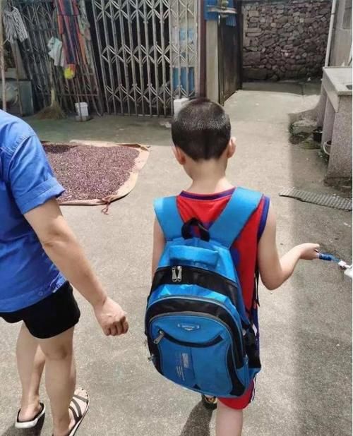  离家出走|好险！11岁男孩被妈妈罚跪第二天出走，留下一封信吓哭妈妈