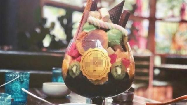 能免|冰淇淋中的“巨无霸”，1小时内吃完就能免单，大家想试试吗