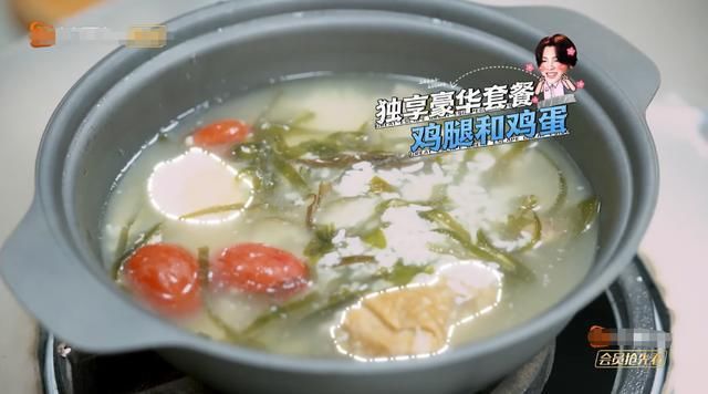  嘉宾|密逃：嘉宾被迫吃“剩饭剩菜”，镜头拉近后，网友：这让人怎么吃？