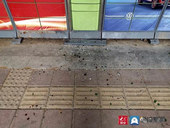  现场|年轻女子醉酒打碎快递柜显示屏 血淌一路还被拘留