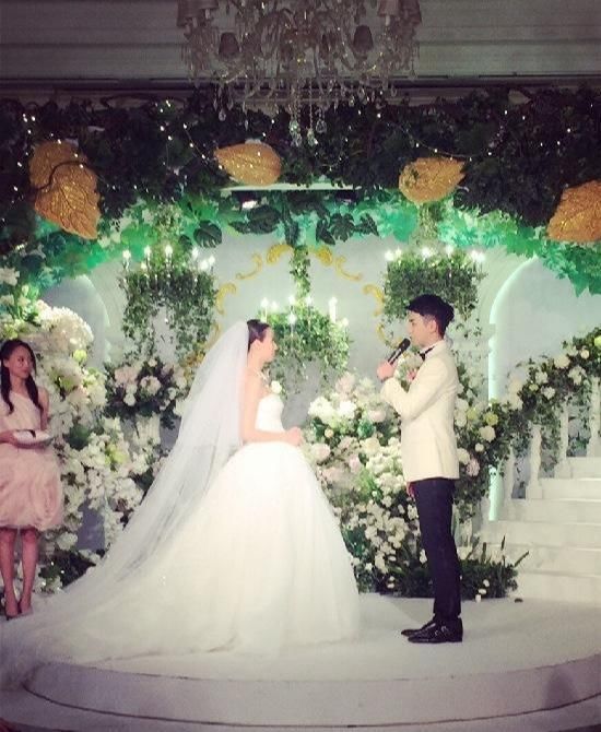  幸福的样子|婚礼誓词环节新郎激动得不知说什么？暖心结婚誓词分享