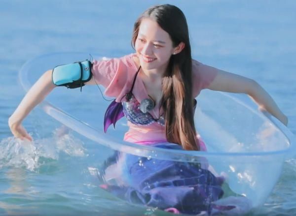  穿鞋|吉娜到底有多高？当她不穿鞋拍照时，看到腿的那刻我懂了