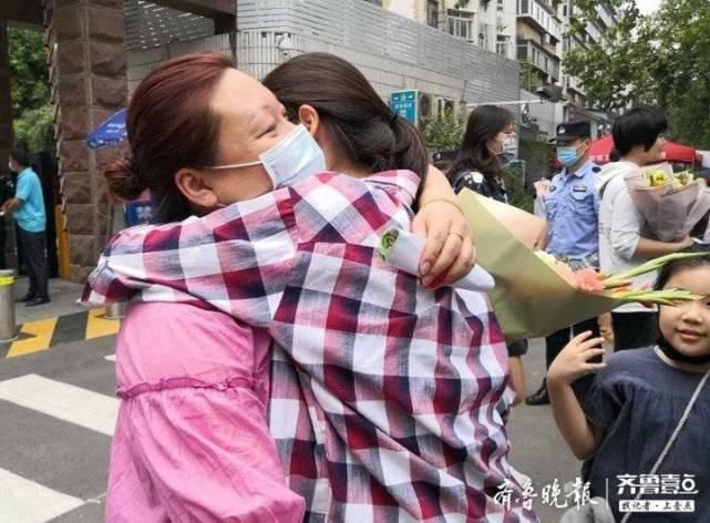  考生|壹起见证新高考｜高考结束，考生没啥感觉，家长却激动哭了