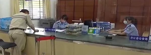 认出|逃犯竟大摇大摆来派出所办理身份证？被认出后撒腿就跑，当场抓获