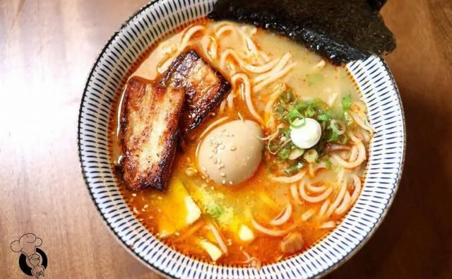  进去|纽约第一家日式油泼面+宝藏小酒馆新张！进去的居然都被上了一课？