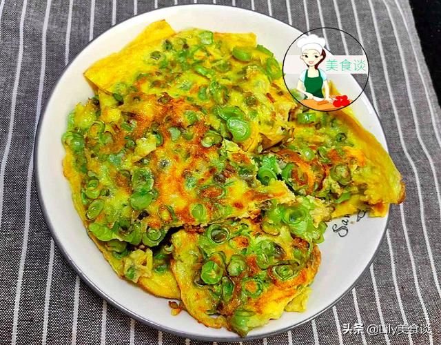  特香|三伏天，遇到此菜别手软，钙是南瓜4倍，煎蛋吃特香，现在正当季