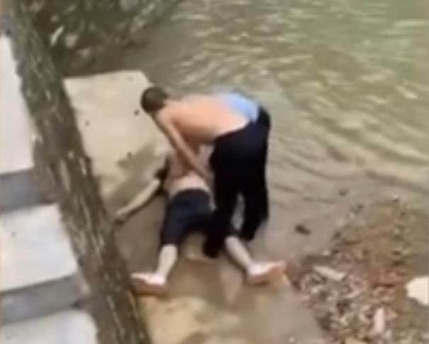  战士|95后战士2分钟连救坠河4人：这是我该干的