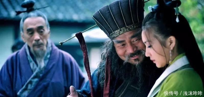 假装|看透一切而假装不知的三国谋士, 连曹操都夸他挑不出一点儿毛病