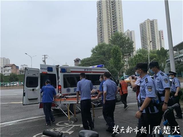  视频|【视频】突发！乘客坠下武汉地铁1号线站台，已被送医救治