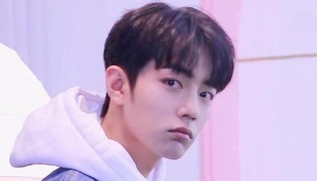  不少|肖战粉丝默默公益，黑粉却拉横幅搞“对立”，路人：字都写错了