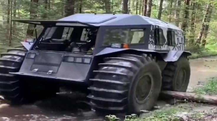  外国|外国小伙造出“最牛”越野车，能爬山能涉水，牧马人也甘拜下风