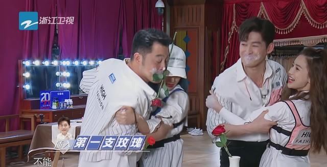  主动|跑男史上“最得宠”女嘉宾，被邓超主动牵手，baby都只能靠边站