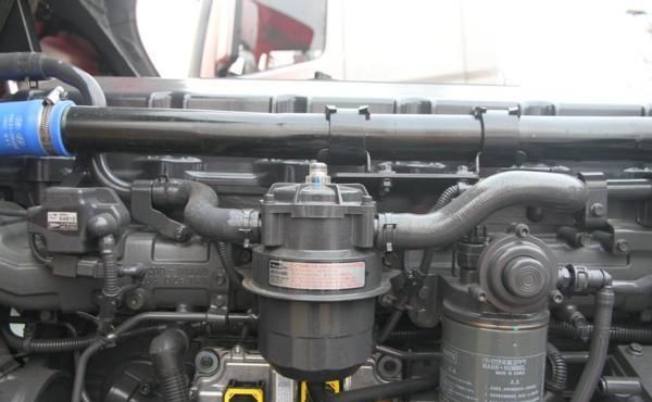  实拍|新增各种预警配置，实拍520马力现代创虎重卡，还有越野模式