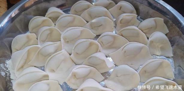 馅料|轻松4步教你饭店元宝馄饨做法,口感鲜嫩爽口,新鲜美味,不破皮