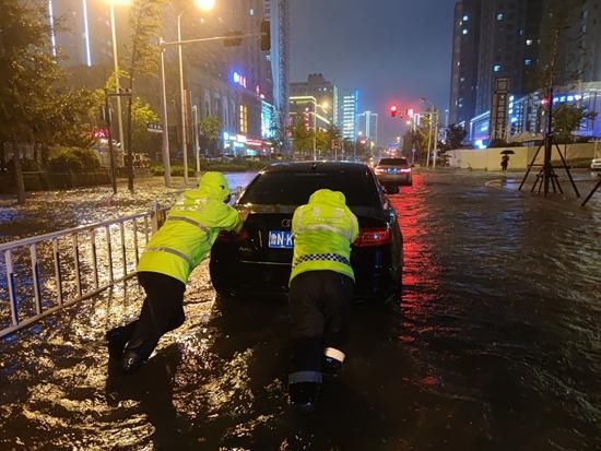 山东|山东交警：全警动员 确保雨天交通安全