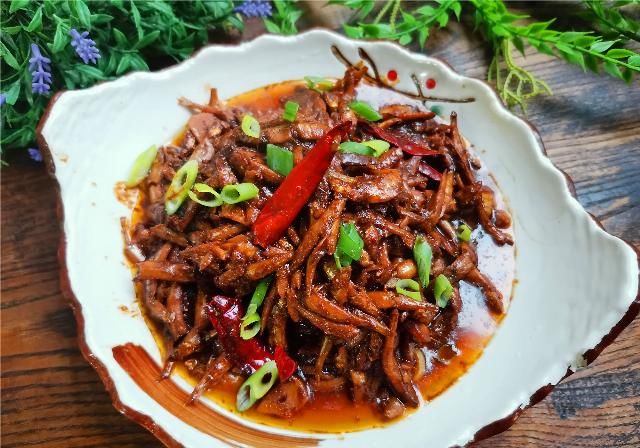 东北|小野生鱼怎样做好吃，东北小鱼酱的做法，酱香味浓，开胃下饭