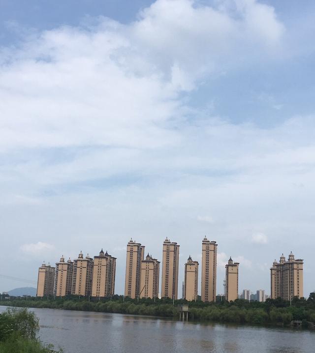 足以|竿梢常指水,足以慰风尘