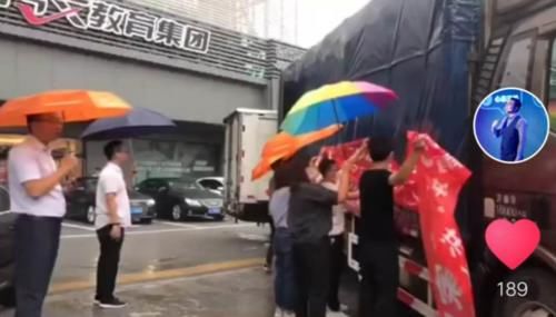 文龙校长|就在刚才，网红校长文龙做了这件事，网友：好样的