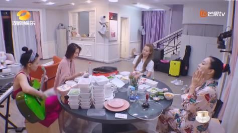  浪姐|看了《浪姐》才发现，钟丽缇就是现实生活中的“人鱼公主”