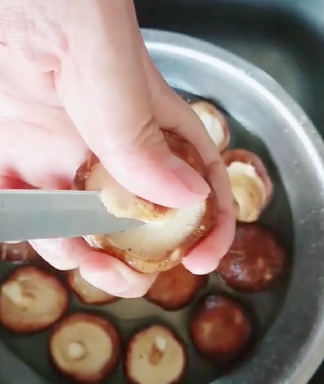  味道|味道特别棒，让你重新认识香菇和肉的组合——香菇肉丸