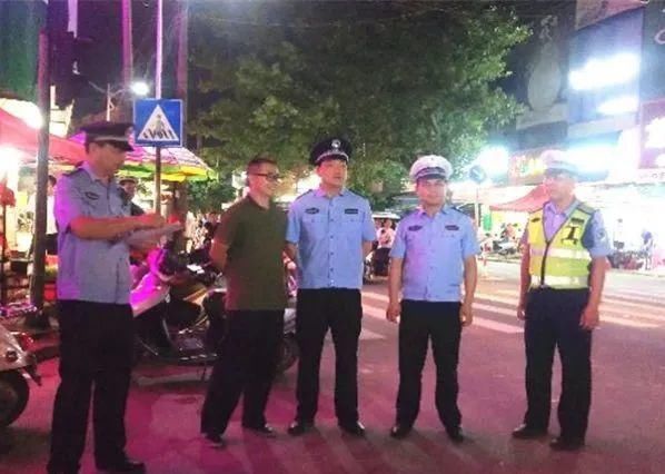 派出所|点赞！文地派出所连续两晚组织民警对文地的酒吧、宾馆、足浴等进行夜巡....