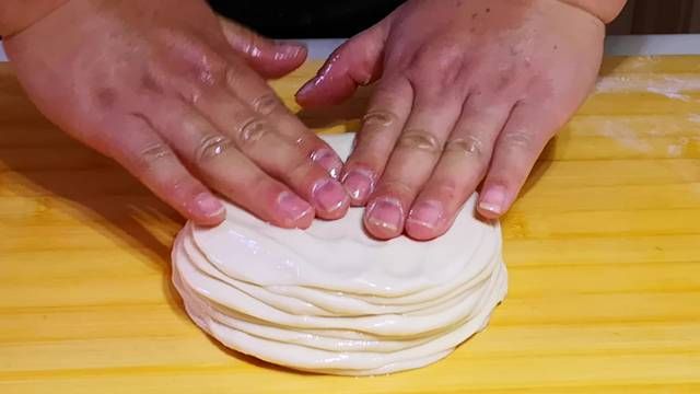  电饼铛|早餐别吃油条了，教你新吃法，不用发面，两手一按，6个不够吃