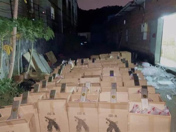 涉案|大岭山公安查获大批假冒名牌香烟，涉案金额高达七百多万元！