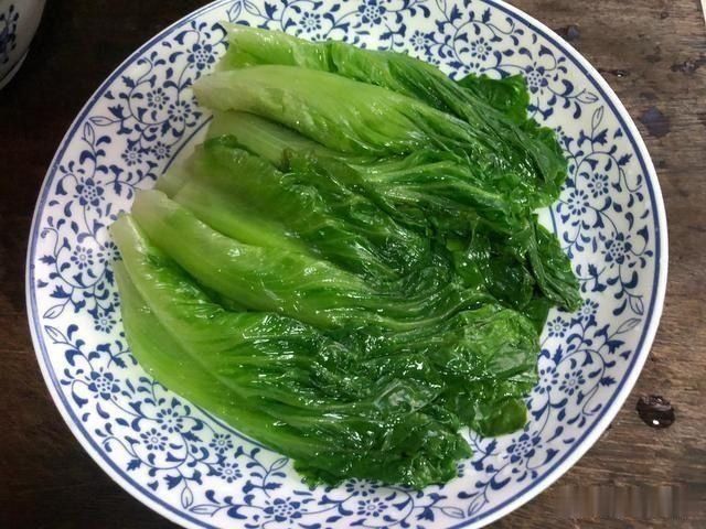 翠绿|生菜这么做翠绿爽脆，苦味减少鲜香加倍，十分钟上桌，一盘不够分