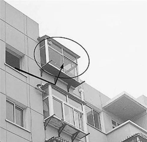 无人|连环杀人魔：跟尸体打牌，在尸背刻怪字，专家：这字如今已无人用